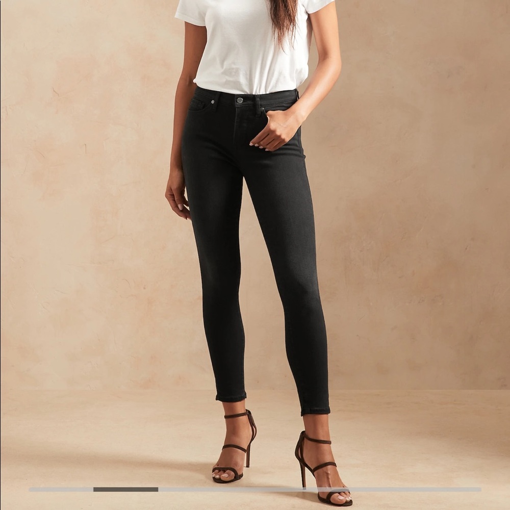 Banana Republic Mid-Rise Skinny Soft Sculpt Jean Size 27 Color Washed Black NWT!